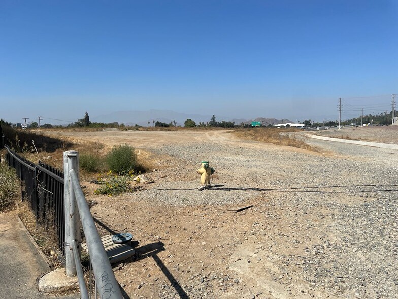 3425 Arlington Ave, Riverside, CA à vendre - Photo du bâtiment - Image 2 de 5