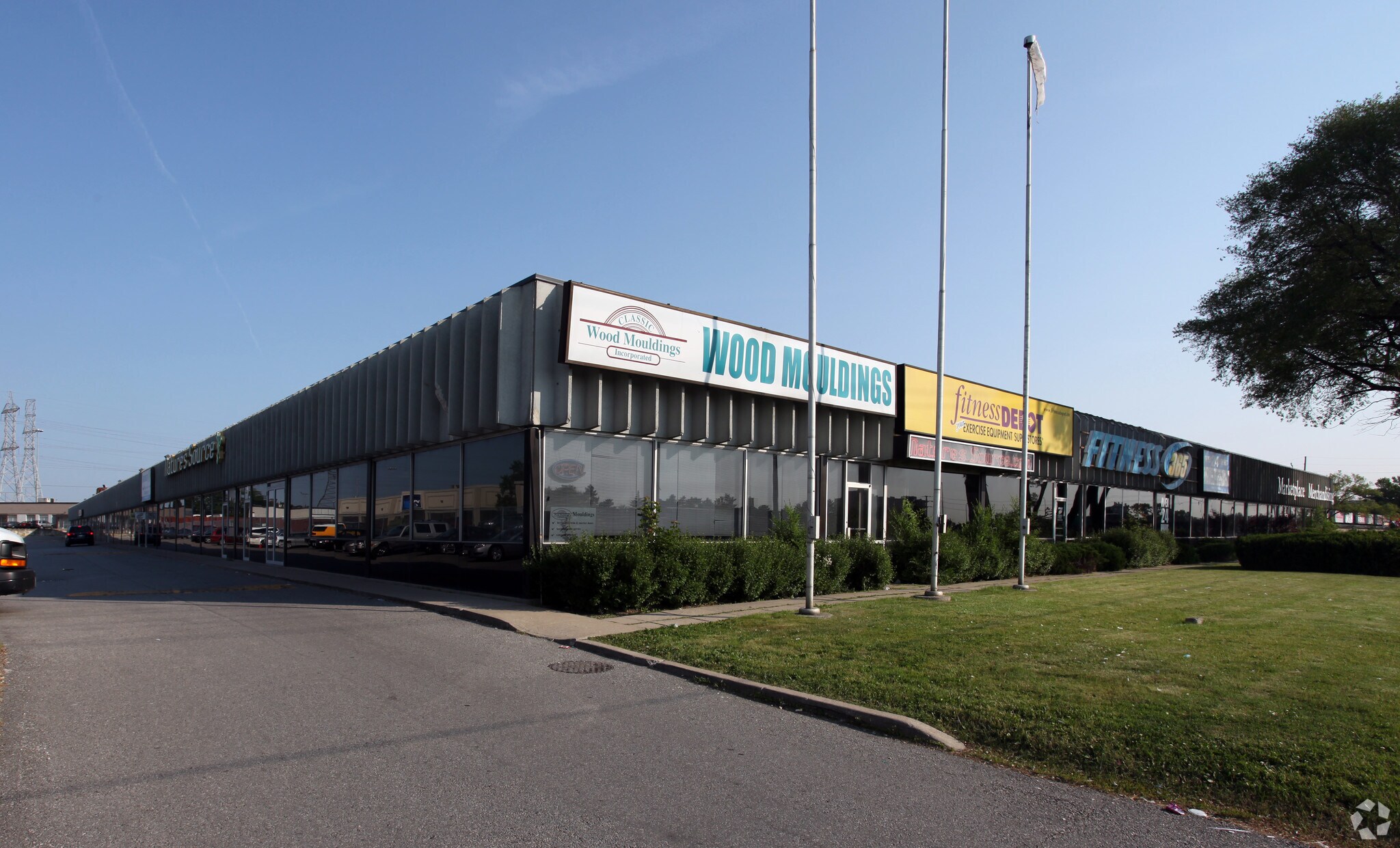 40 Ronson Dr, Toronto, ON à vendre Photo principale- Image 1 de 1