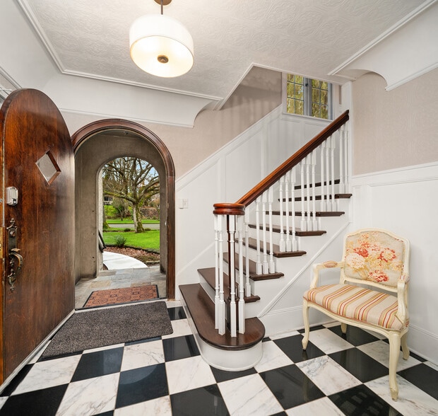 131 E 12th St, Port Angeles, WA for sale - Interior Photo - Image 3 of 28