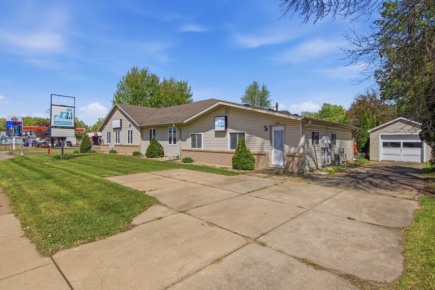 2108 S Broadway St, Menomonie, WI for sale - Building Photo - Image 2 of 35