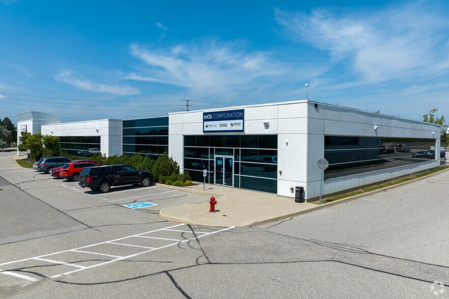 2360 Meadowpine Blvd, Mississauga, ON à louer - Photo du bâtiment - Image 2 de 6