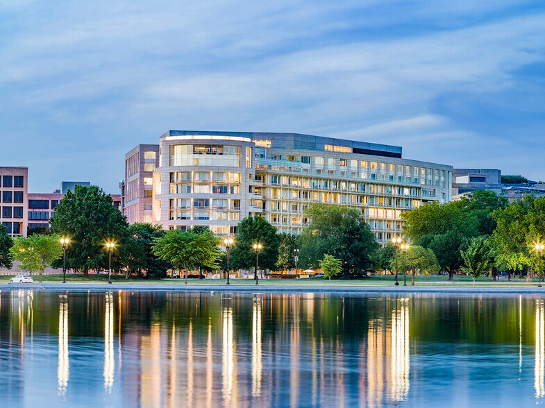101 Constitution Ave NW, Washington, DC à louer - Photo du bâtiment - Image 2 de 11