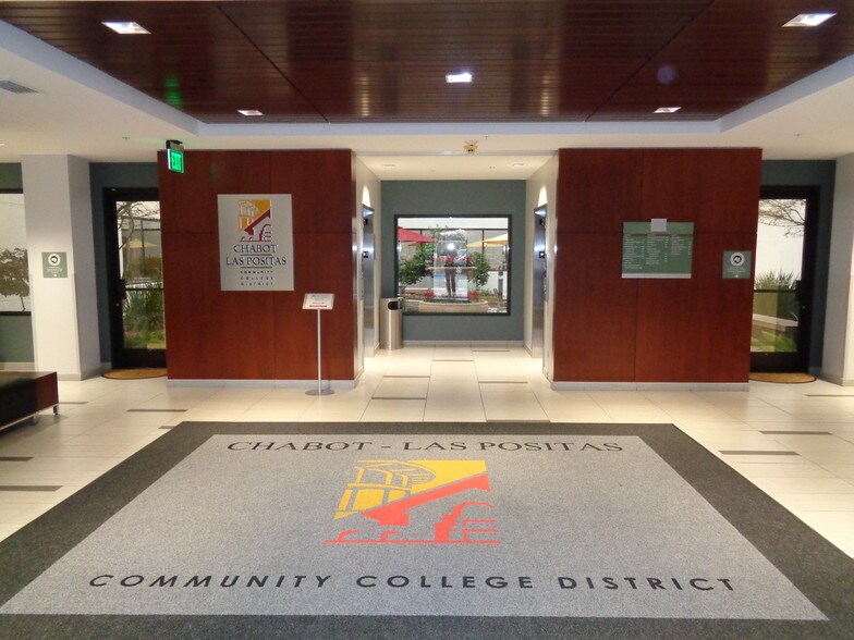 7600 Dublin Blvd, Dublin, CA à louer - Hall d’entrée - Image 2 de 7