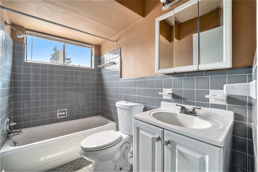 19625 Conant, Detroit, MI for sale - Interior Photo - Image 2 of 37