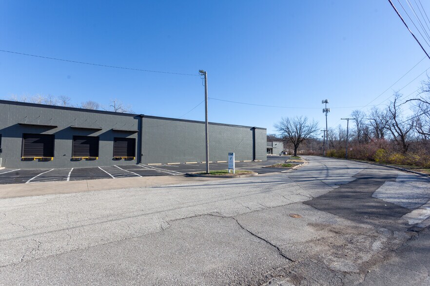 3155-3175 Terrace St, Kansas City, MO à louer - Photo du bâtiment - Image 3 de 28