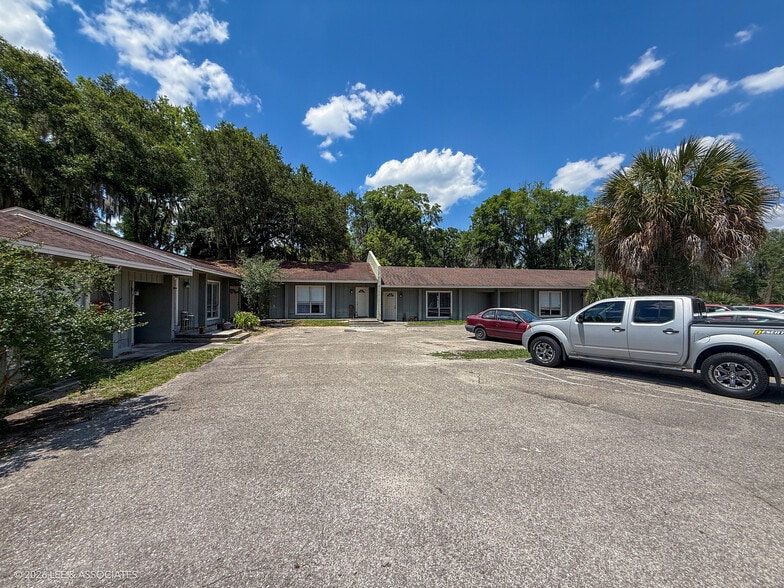 110 SE 8th St, Gainesville, FL à vendre - Photo du bâtiment - Image 2 de 10