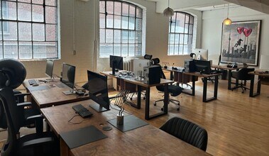 372 Richmond St W, Toronto, ON à louer Photo intérieure- Image 2 de 5