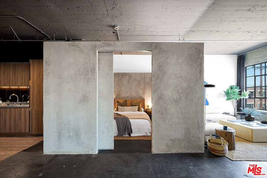 1855 Industrial St, Los Angeles, CA à vendre - Photo du bâtiment - Image 2 de 24