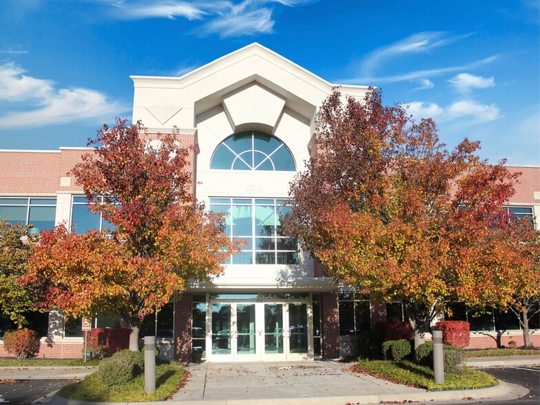 4910 Corporate Centre Dr, Lawrence, KS for lease - Primary Photo - Image 1 of 5