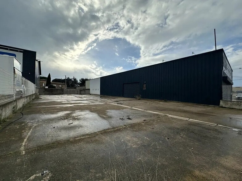 Industrial in Port-de-Bouc for sale - Building Photo - Image 3 of 12