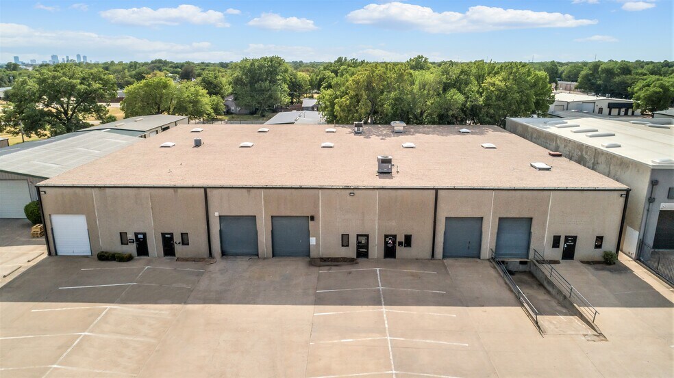 2321 Solona St, Haltom City, TX à louer - Photo du bâtiment - Image 3 de 7