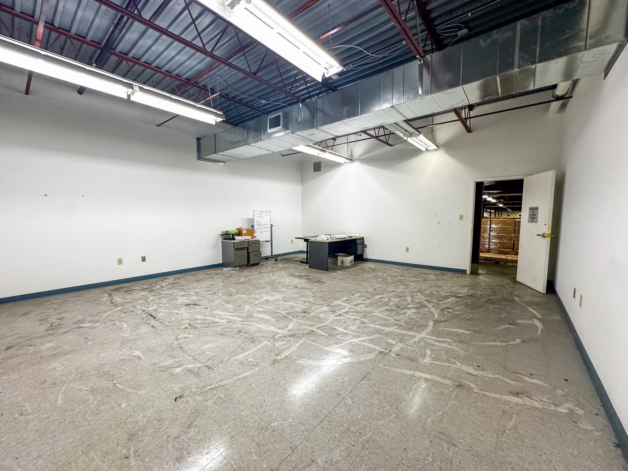 300 Diamond Dr NW, Huntsville, AL for lease Interior Photo- Image 1 of 10