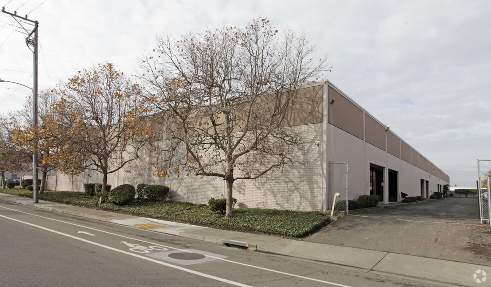 2100-2114 Adams Ave, San Leandro, CA for lease - Building Photo - Image 2 of 4