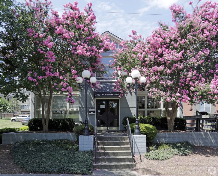 217 & 221 W 11th St, Charlotte, NC for sale - Primary Photo - Image 1 of 8