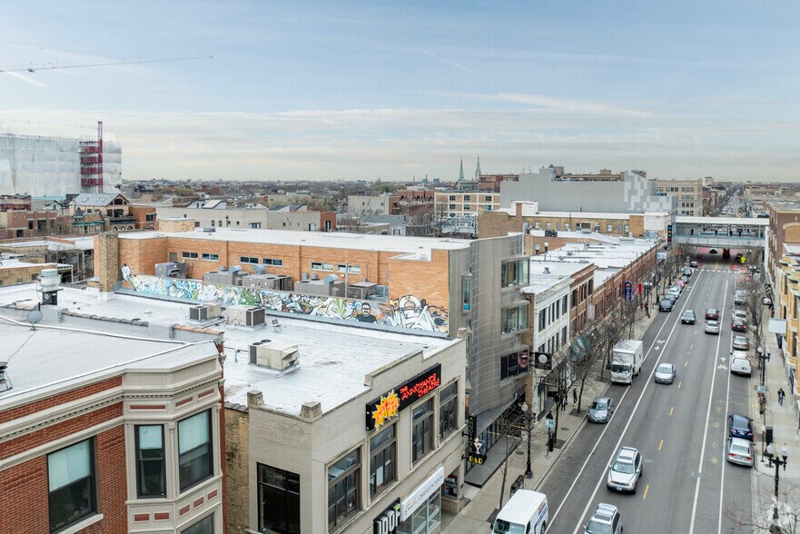 855 W Belmont Ave, Chicago, IL à louer - Aérien - Image 2 de 8