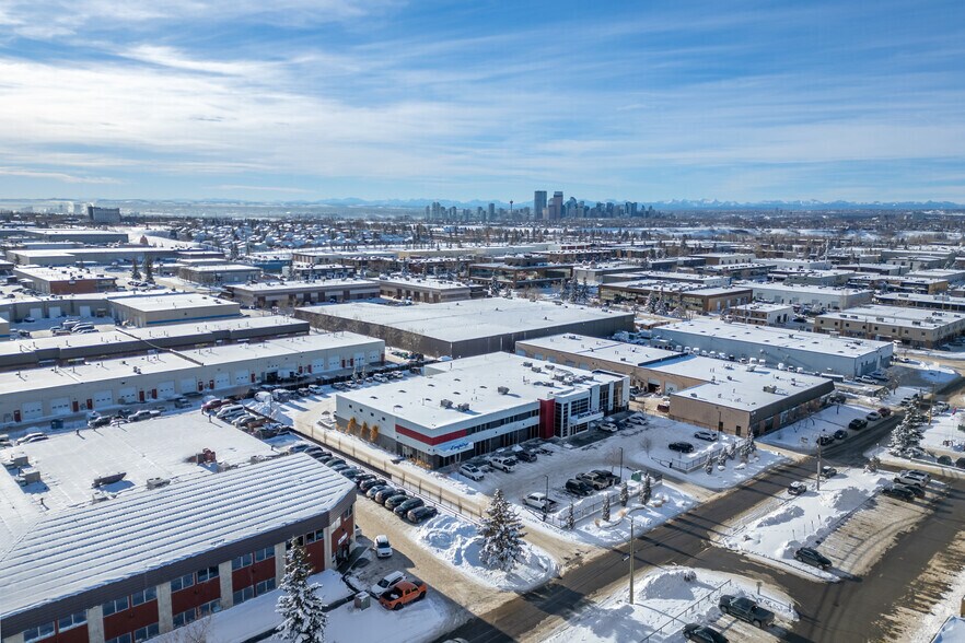 2315 30th Ave NE, Calgary, AB à louer - Aérien - Image 3 de 3