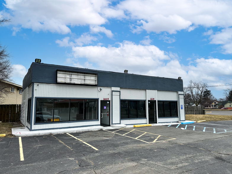 2625-2645 S Wayne Rd, Westland, MI for lease - Building Photo - Image 1 of 7