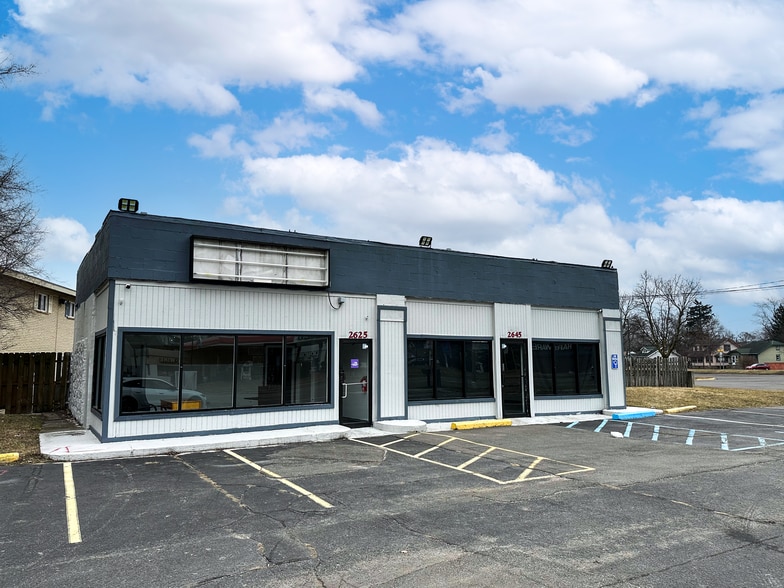 2625-2645 S Wayne Rd, Westland, MI à vendre - Photo du bâtiment - Image 2 de 7
