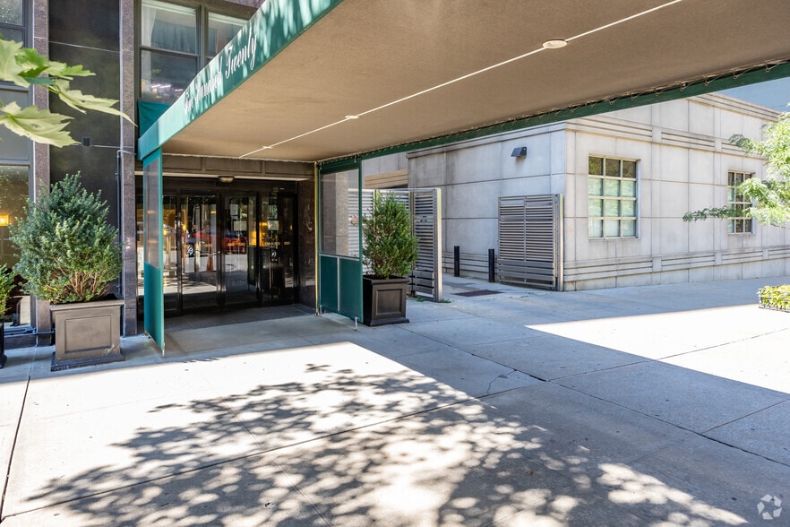520 E 72nd St, New York, NY for sale - Building Photo - Image 3 of 8