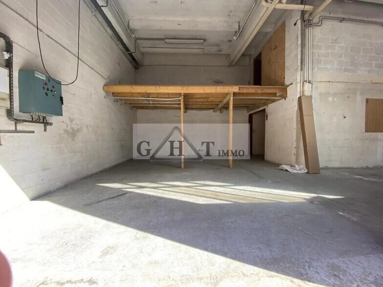 Industrial in Saint-Maur-des-Fossés for lease - Interior Photo - Image 2 of 10
