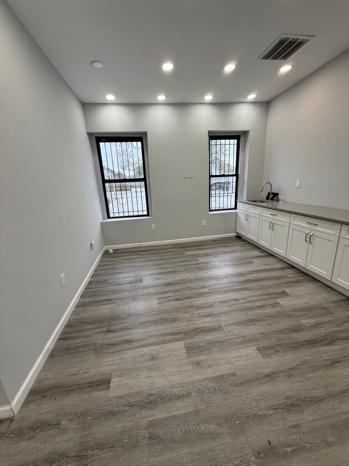 93-22 Jamaica Ave, Woodhaven, NY for lease Building Photo- Image 1 of 6