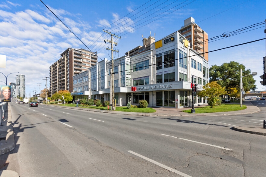 150 Boul De La Côte-Vertu, Saint-Laurent, QC à louer - Photo du bâtiment - Image 2 de 5