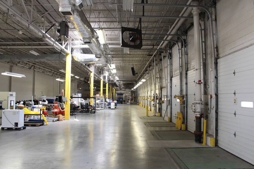 8333 Hickman Mills Dr, Kansas City, MO for sale - Building Photo - Image 3 of 17