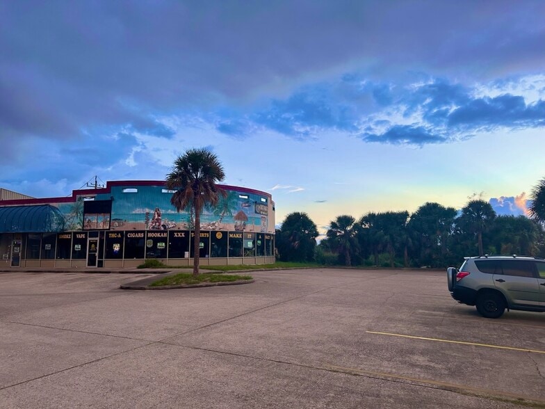 3802 Cove View Blvd, Galveston, TX for sale - Building Photo - Image 2 of 17