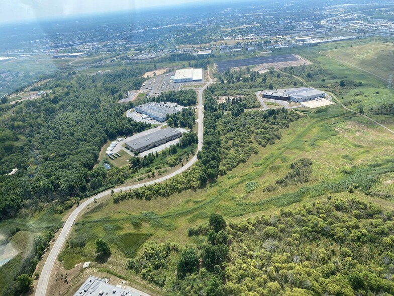 Riverwalk Pky, Tonawanda, NY à vendre - Photo du bâtiment - Image 3 de 7