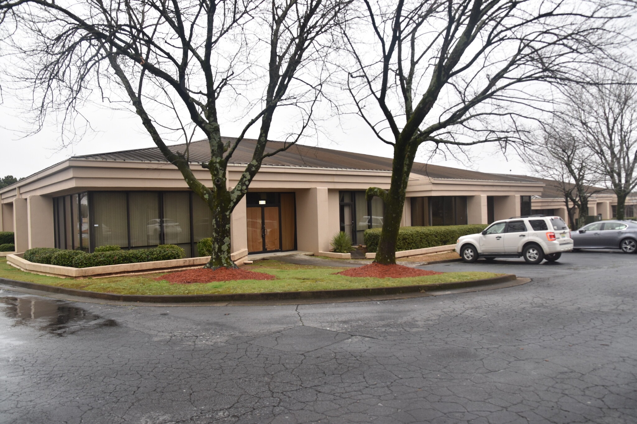 6113-6121 Oakbrook Pky, Norcross, GA for lease Primary Photo- Image 1 of 13