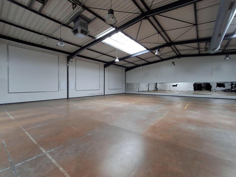 Flex in Miribel for sale - Interior Photo - Image 2 of 7