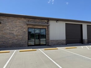 6427 Highway 105, Conroe, TX for lease Interior Photo- Image 1 of 2