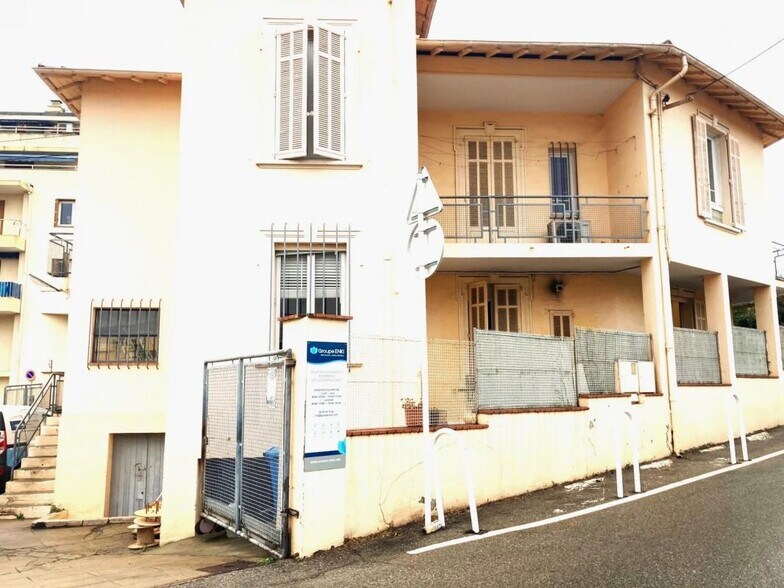 Industrial in Cannes for sale - Building Photo - Image 3 of 10
