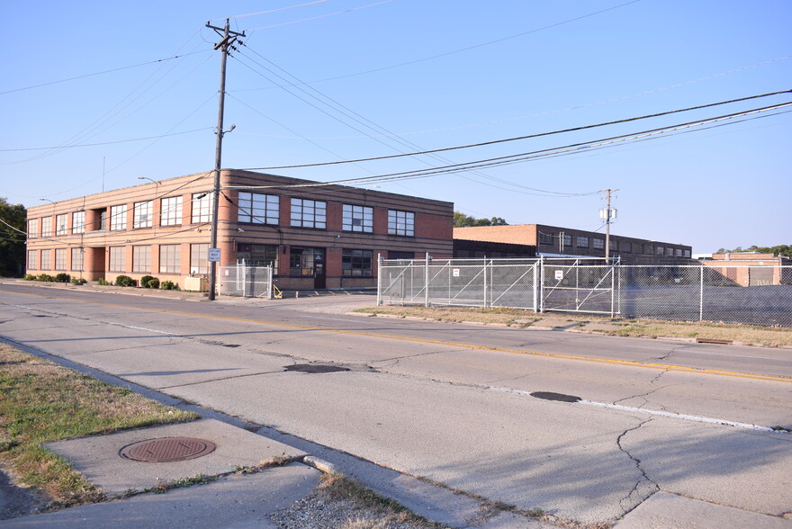 2501 9th St, Rockford, IL à vendre - Photo du bâtiment - Image 3 de 18