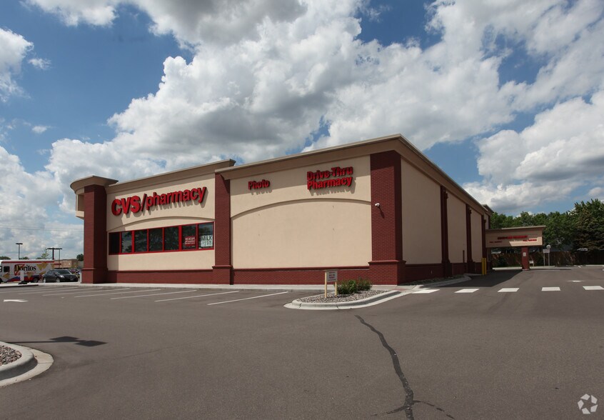 7996 Brooklyn Blvd, Brooklyn Park, MN à louer - Photo du bâtiment - Image 2 de 4