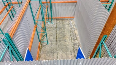 5806 N 53rd St, Tampa, FL for lease Interior Photo- Image 2 of 4