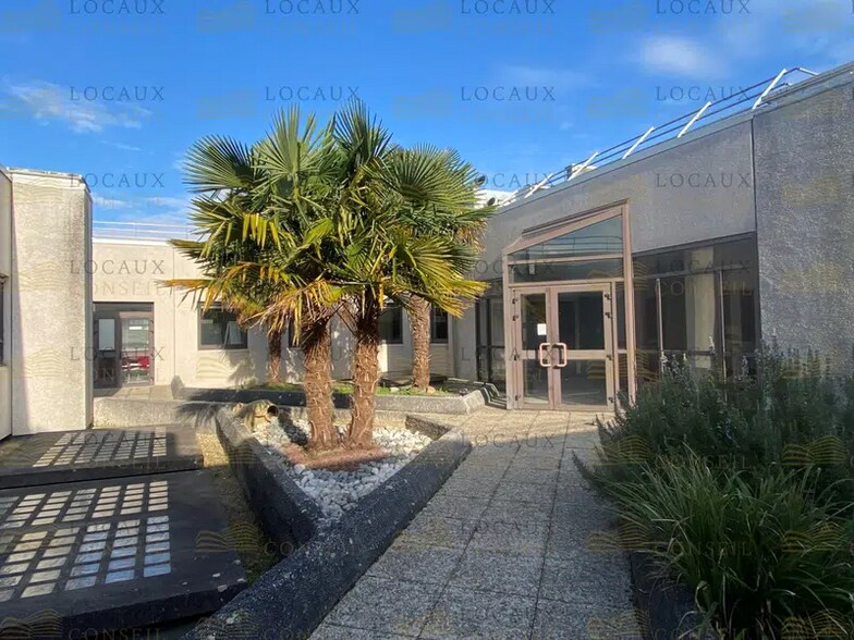Bureau dans Cergy à louer - Photo du bâtiment - Image 2 de 5