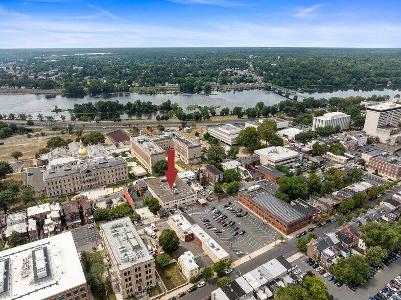 150 W State St, Trenton, NJ à vendre - Photo du bâtiment - Image 2 de 8