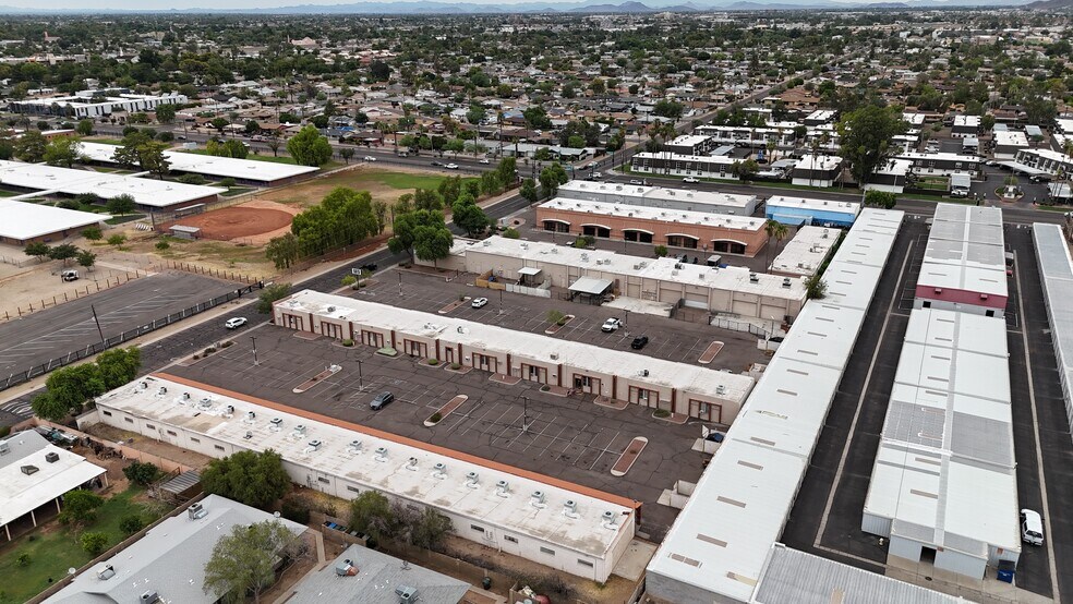 6801-6857 N 21st Ave, Phoenix, AZ à louer - Photo du bâtiment - Image 3 de 3