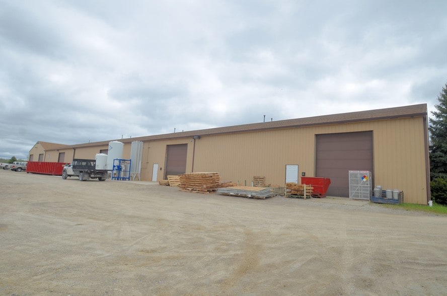 5684 E Highland Rd, Howell, MI for lease - Building Photo - Image 3 of 7