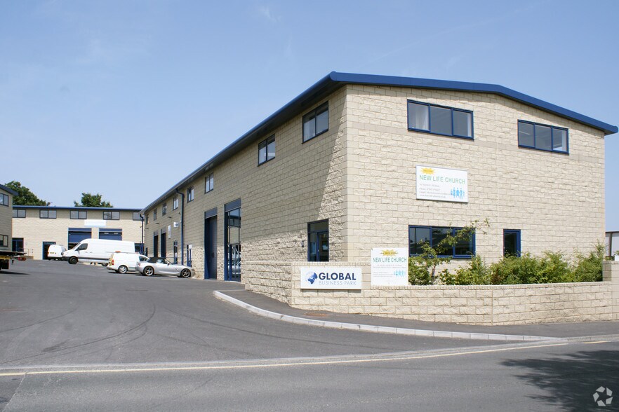 Wilkinson Rd, Cirencester à louer - Photo du bâtiment - Image 2 de 3