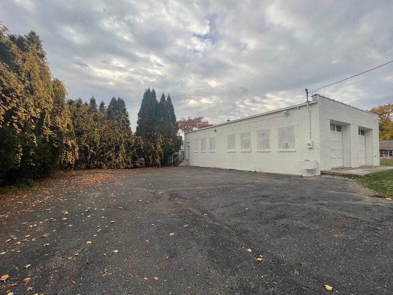 556 Auburn Ave, Pontiac, MI à louer - Photo principale - Image 1 de 12