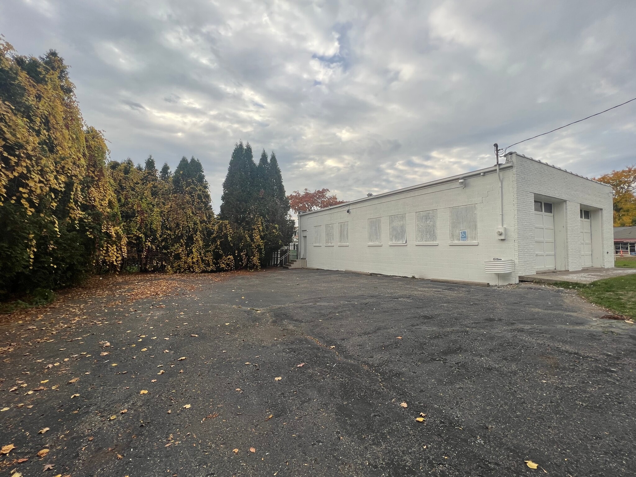 556 Auburn Ave, Pontiac, MI for lease Primary Photo- Image 1 of 13