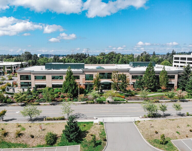 32125 32nd Ave S, Federal Way, WA à vendre - Photo du bâtiment - Image 2 de 10