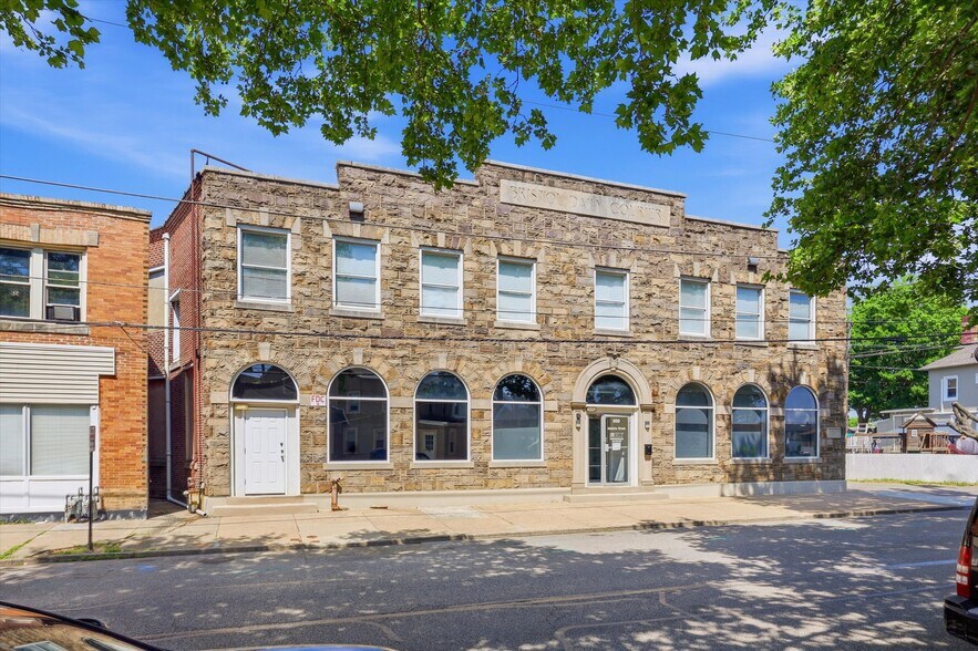 806 Beaver St, Bristol, PA à vendre - Photo du bâtiment - Image 1 de 25