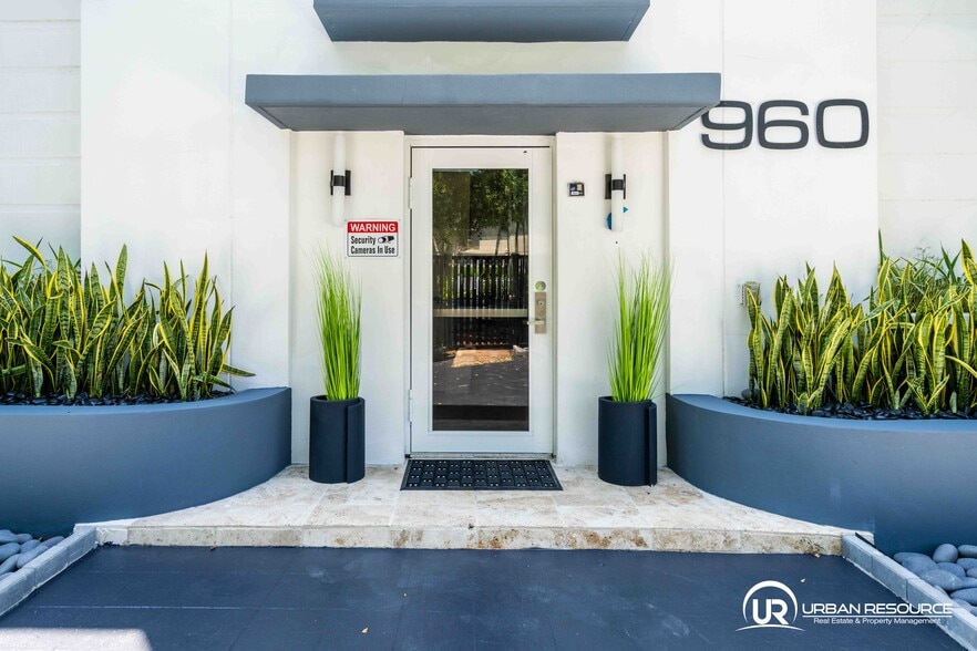 960 Jefferson Ave, Miami Beach, FL for sale - Building Photo - Image 2 of 14