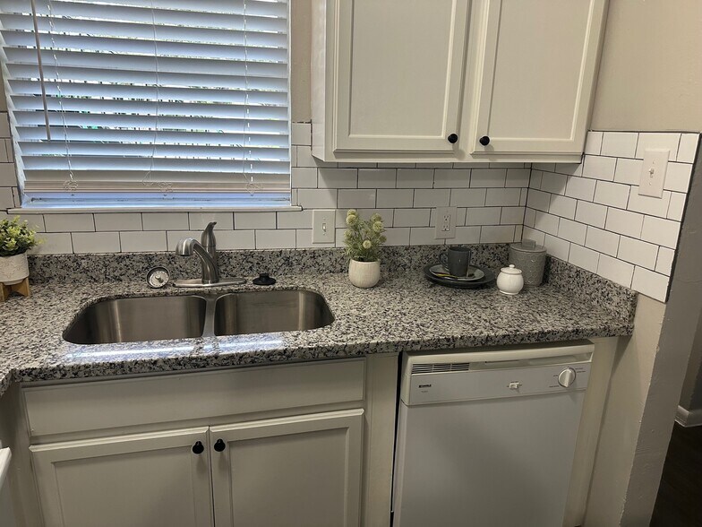 1101 E Main St, League City, TX à vendre - Photo du bâtiment - Image 3 de 21