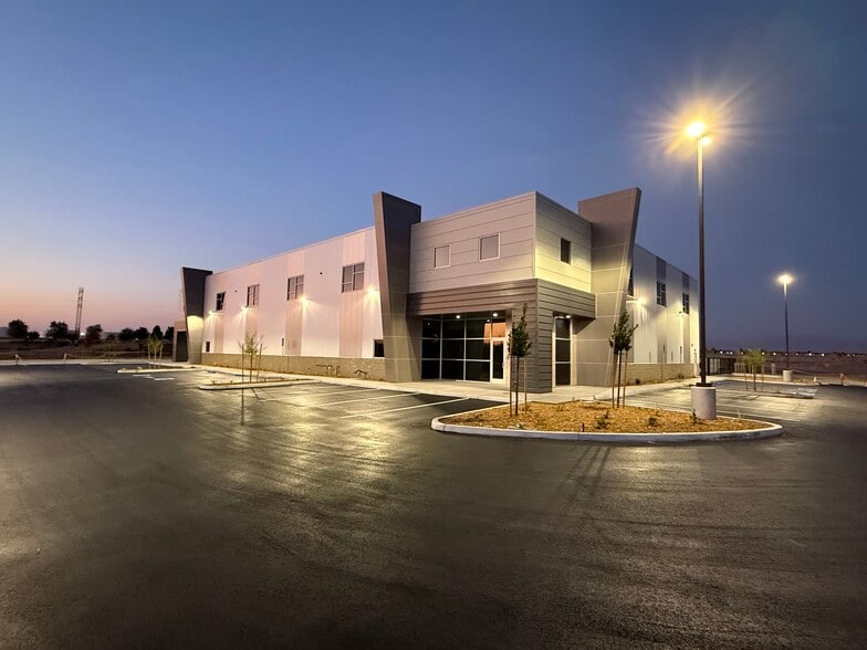 3650 Gulfstream Lane, Bakersfield, CA for lease - Building Photo - Image 1 of 13