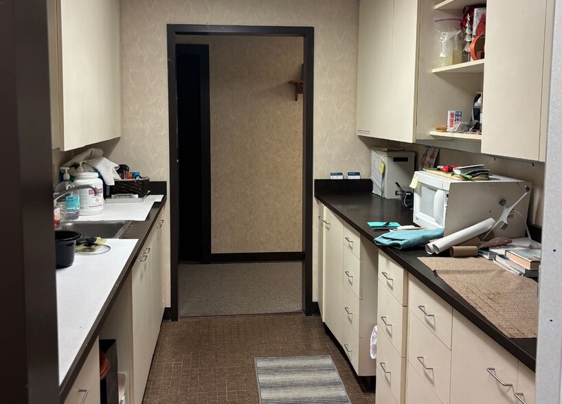 808 S Berkley Rd, Kokomo, IN for sale - Interior Photo - Image 3 of 4