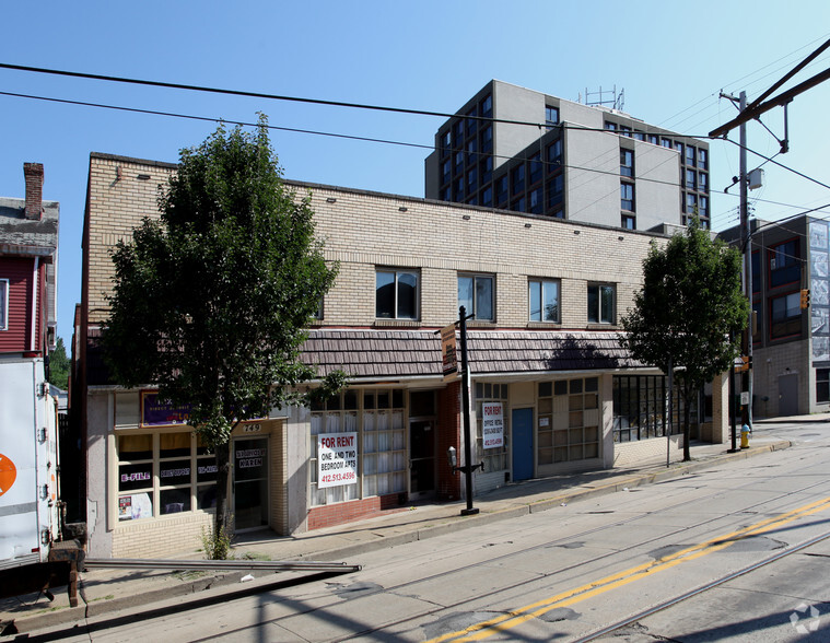 749-755 E Warrington Ave, Pittsburgh, PA à louer - Photo du bâtiment - Image 3 de 34